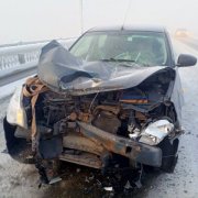 Легковушка влетела под трактор на Кольском мосту