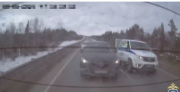 Неадекватная автоледи пыталась скрыться от ГИБДД в Кольском районе