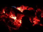 Прыгать через огонь советовали предки: сегодня День летнего солнцестояния