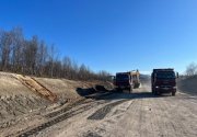 Снова взялись за ремонт дороги к селу Териберка