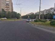 Иномарка «впечаталась» в бордюр на кольцевой развязке в Мурманске