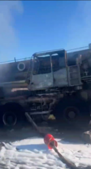 Автокран сгорел на трассе под Мурманском 