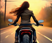 Мурманчанка в трусах прокатилась на мотоцикле по городу