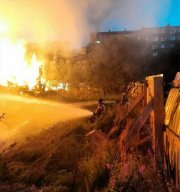 Сгорел дом: пожар тушили семь часов в Мурманске