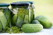 Огурцы у меня никогда не взрываются: готовьте по этому рецепту — и вы не будете знать бед
