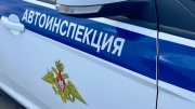 <p><img src="https://novosti-murmanskoy-oblasti.ru/uploads/posts/2024-09/1727064852_w4kqtispz3s.jpg" alt="" />В минувшем июле в отдел полиции Мончегорска поступило сообщение о том, что в районе дома по Ленинградской набережной стоит автомобиль, за рулем которого находится пьяный мужчина. Инспектор ДПС выехал на место и потребовал у северянина прекратить противоправное поведение.</p>
<p>Тот в ответ кинулся на сотрудника ГАИ с кулаками. Нанес инспектору ДПС множественные удары по телу, причинив вред здоровью. </p>
<p>Было возбуждено уголовное дело. Приговором суда виновному назначено наказание в виде лишения свободы на два года с отбыванием в исправительной колонии общего режима.</p>
<p><em>Фото: Ксения Минко</em></p>