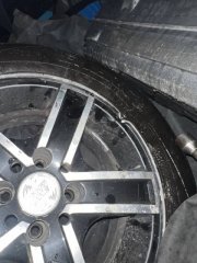 Мурманские водители едут на шиномонтаж после проезда по Домостроительной 