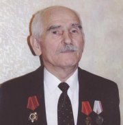 <p><img src="https://novosti-murmanskoy-oblasti.ru/uploads/posts/2024-11/1730874268_wwzatosxvho.jpg" alt="" /></p>
<p>4 ноября на 94-м году жизни скончался почетный гражданин Мурманской области, житель Терского района, ветеран труда Петр Андреевич Медведев.<br /><br />Пётр Андреевич родился в 1931 году в Вологодской области. В 1946 году семья переехала в Умбу, и вся трудовая биография Петра Андреевича сложилась на Терской земле.<br /><br />С 1966 по 1987 годы Петр Медведев трудился на советских и партийных должностях: III секретарём райкома КПСС, с 1970 по 1975 годы &mdash; первым секретарём Терского районного комитета КПСС, с 1979 по 1987-й &mdash; председателем исполнительного комитета Терского районного Совета депутатов. С 1990 года работал помощником депутата Мурманской областной Думы, первым секретарём Терского районного комитета КПРФ, членом комитета Мурманского областного отделения КПРФ.<br />После выхода на пенсию Пётр Андреевич исполнял обязанности директора райбыткомбината, а закончил свою трудовую деятельность в Терском Рыбкоопе в 1994 году.<br /><br /><span style="font-size: 14pt;"><em>&mdash; За свой труд Пётр Андреевич награждён многочисленными наградами, в том числе: медалями &laquo;К 100 &mdash; летию со дня рождения В. И. Ленина&raquo;, &laquo;Ветеран труда&raquo;, почётными грамотами обкома, облисполкома, областной Думы. В 2003 году ему было присвоено звание &laquo;Почётный гражданин Мурманской области&raquo;, &mdash; сообщили в администрации Терского района.</em></span><br /><br /><em>Фото: https://vk.com/terskyrayon</em></p>
