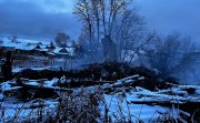 <p><img src="https://novosti-murmanskoy-oblasti.ru/uploads/posts/2024-11/1732022319_0eqih_pz4oo.jpg" alt="" />Вероятной причиной пожара в здании архива в Умбе на ул. Приморской, который произошел 17 ноября, называют поджог.<br /><br /><span style="font-size: 14pt;"><em>&mdash; Причины возникновения пожара бывают разные, и нередко это бывают поджоги. В нашем случае, когда горит хорошо закрытое здание, где нет технических подключений, вывод напрашивается сам собой. Летом горело здание поликлиники, в ночь с 16 на 17 ноября 2024 года здание рядом стоящего архива, &mdash; рассказала глава Терского района Рамиля Хайруллина.</em></span><br /><br />Она отметила, что этим вопросом сейчас занимаются ответственные за проведение следственных мероприятий органы.</p>
<p><br /><span style="font-size: 14pt;"><em>&mdash; Зачем жгут? Единый земельный участок расположенный под зданием поликлиники предназначен для размещения поликлиники. О принятии решения перевода земель в другое назначения у муниципалитета речь не идет. Нанести ущерб муниципалитету? &mdash; задается вопросом глава района.</em></span><br /><br />Ранее сообщалось, что поджог мог стать причиной пожара в <a href="https://novosti-murmanskoy-oblasti.ru/46465-prichinoy-pozhara-v-podezde-zhilogo-doma-v-murmanske-mog-stat-podzhog.html" target="_blank">подъезде</a> жилого дома на ул. Николаева в Мурманске.</p>
<p><br /><em>Фото: https://vk.com/id16652850</em></p>