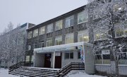 <p><img src="https://novosti-murmanskoy-oblasti.ru/uploads/posts/2024-11/1732278642_cu9em2mxbrc.jpg" alt="" />Ревдская средняя школа им. В. С. Воронина вошла в число победителей всероссийского конкурса инициатив родительских сообществ, сообщили в Минобрнауки Мурманской области.<br /><br />Итоги конкурса, организованного российским обществом «Знание» совместно с Министерством просвещения РФ, подвели на заседании Всероссийского родительского комитета.</p>
<p><br />Отмечается, что всего на конкурс было подано более 6000 заявок. Проект по созданию семейной театральной студии «Ворона», представленный школой Ревды, вошел в число 200 победителей. </p>
<p><br /><span style="font-size: 14pt;"><em>— Он направлен на формирование эстетической культуры на основе российских традиционных духовных ценностей. Проект победил в категории «До 2 миллионов рублей». Такую же финансовую поддержку получат 16 инициатив родительских сообществ из разных регионов, — пояснили в ведомстве.</em></span><br /><br />Еще на 82 проекта направят гранты до 1 млн рублей, на 102 гранта — по 500 тыс. рублей.<br /><br /><em>Фото: Минобрнауки Мурманской области</em></p>
