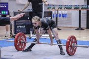 <p><img src="https://novosti-murmanskoy-oblasti.ru/uploads/posts/2024-12/1733819585_82u0mxfpyve.jpg" alt="" />На прошлой неделе в Сыктывкаре завершились чемпионат и первенство Северо-Запада по пауэрлифтингу. Выступили порядка двухсот спортсменов из Республик Коми и Карелия, Архангельской, Вологодской, Новгородской, Калининградской, Псковской, Ленинградской и Мурманской областей, Ненецкого автономного округа.<br /> Среди участников была жительница Оленегорска Ольга Журбенко. Она - представитель объединения &laquo;Пауэрлифтинг&raquo; местного Центра внешкольной работы. На соревнованиях в Сыктывкаре девушка выступила в составе сборной Мурманской области.</p>
<p>Наша землячка заняла в Первенстве по классическому троеборью среди юношей и девушек в катеориии 14-18 лет первое место в своей весовой категории и стала абсолютной чемпионкой Первенства. В чемпионате также завоевала золотую медаль.<br /><em>Фото: Центр внешкольной работы г. Оленегорска </em></p>