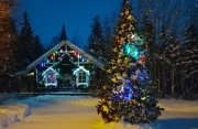 <p><img src="https://novosti-murmanskoy-oblasti.ru/uploads/posts/2024-12/1735322496_stj6bhfxvy0.jpg" alt="" />На Чунозерской усадьбе Лапландского заповедника с 3 по 19 января проходят Новогодние и Рождественские встречи с Дедом Морозом.</p>
<p><br />В администрации охраняемой территории отметили, что развлекательная программа рассчитана на 2 часа. В нее входит прогулка по экологической тропе &laquo;Лесная почемучка&raquo; и подвижные игры, развлекательная программа в конференц-доме, катание с горки, и конечно, встреча с Дедом Морозом и Снегурочкой.</p>
<p><br /><span style="font-size: 14pt;"><em>&mdash; У нас нет катания на снегоходах, на оленях, на хаски. У нас нет животных в вольерах. Потому что у нас заповедник. У нас есть настоящий лапландский Дедушка Мороз, &mdash; подчеркнули ранее организаторы.</em></span><br /><br />Подробная информация о записи и условиях &mdash; в официальной <a href="https://vk.com/laplandzap?w=wall-14898862_8546&amp;ysclid=m55sce7lqz928802622" target="_blank">группе</a> Лапландского заповедника в соцсети ВК.</p>
<p><br /><em>Фото: https://vk.com/laplandzap</em></p>