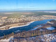 <p><img src="https://novosti-murmanskoy-oblasti.ru/uploads/posts/2024-12/1735646714_uijd2e9l2dq.jpg" alt="" />С 1 января 2025 года в Мурманской области увеличилась стоимость перелетов на вертолете в отдаленные села региона. Об этом говорится в соответствующем постановлении комитета по тарифному регулированию о максимальной предельной стоимости перевозки пассажиров и багажа.<br /><br />Так, в Терском районе на перелет из Чаваньги в Тетрино, Тетрино в Стрельну, Чаваньги Стрельны в Чапому цены вырастут с 2368 до 2660 рублей, из Умбы в Варзугу &mdash; с прежних 11564 до 12986 рублей, Умбы в Пялицу &mdash; с 23267 рублей до 26128 рублей.</p>
<p><br />Выросли цены на перелеты и в Ловозерском районе. Чтобы долететь из Ловозера в Краснощелье, потребуется 11764 рубля (10475 рублей ранее), из Ловозера в Каневку &mdash; 21260 рублей (18932 рубля ранее). Стоимость перелета из Ловозера в Сосновку обойдется в 28346 рублей (вместо 25242 рубля ранее).</p>
<p><br />Изменится и стоимость перевозки грузов, говорится в документе.</p>
<p><br />Отмечается, что максимальная стоимость перевозки пассажиров, багажа и грузов может понижаться организаторами перевозок при условии возмещения затрат перевозчику из средств бюджета соответствующего уровня по параметрам, согласованным перевозчиком.</p>
<p><br />Новые тарифы будут действовать по 31 декабря 2025 года.<br /><br /><em>Фото: Алёна Лапшун</em></p>