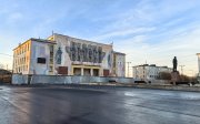 <p><img src="https://novosti-murmanskoy-oblasti.ru/uploads/posts/2025-01/1736510003_2sr43w2ux_q.jpg" alt="" />Окна Дворца культуры &laquo;Восход&raquo; в Никеле зашьют оцинкованной сталью. Соответствующий тендер опубликован на сайте закупок.<br /><br />Согласно размещенной информации, сумма контракта для проведения работ составляет 247 тысяч 433 рубля. В смету включены листы оцинкованной стали толщиной 0,5 мм, а также древесностружечные плиты толщиной 18-20 мм.<br /><br /><a href="https://novosti-murmanskoy-oblasti.ru/47680-v-nikele-vozle-dk-voshod-ustanavlivayut-ograzhdenie.html" target="_blank">Напомним</a>, здание ДК &laquo;Восход&raquo; закрыли на реконструкцию еще в 2021 году. Согласно документам, все должно было быть готово в июне прошлого года. Однако ремонт не завершен до сих пор.<br /><br /><em>Фото: Ева Экова</em></p>