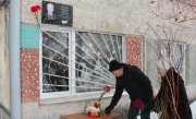 <p><img src="https://novosti-murmanskoy-oblasti.ru/uploads/posts/2025-01/1736925621_5wjkgxntboa.jpg" alt="" />В Умбе состоялось открытие мемориальной доски в память о краеведе, журналисте, педагоге, исследователе и хранителе истории Терского края Николае Кушкове. Об этом сообщили в администрации Терского района.<br /><br />Николай Кушков (12.01.1954 &mdash; 22.10.2023) более 35 лет работал в журналистике, большое внимание уделял теме участия местных жителей в Великой Отечественной войне. Он являлся автором книг о Терском береге &laquo;С любовью о поморах&raquo;, &laquo;Поморский говор&raquo;, &laquo;Варзужский народный хор&raquo;.<br /><br /><span style="font-size: 14pt;"><em>&mdash; Исследовал архивы, собирал воспоминания ветеранов и их семей, писал статьи о жизни и быте, поморских традициях и культуре. Также он занимался сбором региональных лексических единиц и фразеологизмов, &mdash; рассказали в администрации муниципалитета.</em></span><br /><br />По словам главы Терского района Рамили Хайруллиной, в своих работах краевед писал не только об истории, традициях и культуре Терского края, но и рассказывал историю каждого села, вдохновляя каждого читателя или слушателя на любовь к родной земле.<br /><br /><span style="font-size: 14pt;"><em>&mdash; Пусть памятная доска будет символом уважения и благодарности Николаю Дмитриевичу за неоценимый вклад в сохранение и развитие культурного наследия не только Терского района, но и нашего региона, &mdash; подчеркнула Рамиля Хайруллина.</em></span><br /><br /><em>Фото: https://vk.com/terskyrayon</em></p>