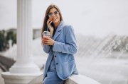<p><img src="https://novosti-murmanskoy-oblasti.ru/uploads/posts/2025-01/1737085529_young-lady-drinking-ice-tea-park-talking-phone_1303-23934.jpg" alt="" /></p>

<p><em>Каждый из них имеет большие шансы стать успешным и состоятельным</em></p>

<p>Астрологи уверены, что представители этих 3 зодиакальных созвездий самые удачливые и они настигают цель легче всех остальных. Благодаря своей упорности Тельцы идут напролом, для достижения успеха они готовы много трудиться. Окружающие завидуют их трудолюбию и самоотверженности.</p>
<p><br />Стремление быть лидером толкает Скорпионов на выполнение самых сложных задач. Они всегда жаждут больших побед. Этот знак зодиака чаще всего одерживает победу над конкурентами, при этом, однако, использует не всегда самые честные методы.</p>
<p><br />Овны предприимчивы и умны. Им удается видеть выгоду там, где ее никто не замечает. Взявшись за дело, они всегда просчитывают все наперед. Их стратегия часто оказывается верной и приносит им материальную выгоду.</p>

<p><em>Айгуль Булатова</em></p>
<p><em>Фото: Freepik</em></p>

