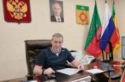 <p><img src="https://novosti-murmanskoy-oblasti.ru/uploads/posts/2025-01/1737377656_photo_2025-01-18_15-56-14-2.jpg" alt="" />Экс-мэр города Полярные Зори избран временно исполняющим обязанности главы Энергодара Запорожской области. Об этом рассказал Максим Пухов в своем телеграм-канале. За его назначение единогласно проголосовали депутаты местного городского совета.</p>
<p><br />Ранее мэр города атомщиков в Запорожье Эдуард Сеновоз сообщил о своей отставке с поста главы. Он подчеркнул, что сформированная команда администрации Энергодара во главе с Максимом Пуховым, назначенным в ноябре 2024 года на должность первого заместителя главы Энергодара, продолжит работу.<br /><br /><span style="font-size: 14pt;"><em>&mdash; Для меня это огромная ответственность и доверие. И безусловно, я приложу все усилия для того, чтобы в период до назначения нового главы обеспечить бесперебойное выполнение всех обязанностей, присущих этой должности, &mdash; отметил Максим Пухов.</em></span><br /><br />Отмечается, что Максим Пухов будет исполнять обязанности главы в течение месяца. За это время в соответствии с процедурой, городской совет депутатов примет решение о создании конкурсной комиссии, которая займется отбором кандидатов на должность главы. И по итогам работы ее работы депутаты примут решение, кто будет возглавлять Энергодар в будущие 5 лет.</p>
<p><br />Напомним, глава Полярных Зорь <a href="https://novosti-murmanskoy-oblasti.ru/45393-glava-polyarnyh-zor-pokidaet-post-i-pereezzhaet-v-zaporozhe-s-semey.html" target="_blank">покинул свой пост</a> и переехал в Запорожье с семьей в октябре 2024 года.<br /><br />Фото: Максим Пухов / t.me/Pukhov_M</p>