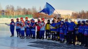 <p><img src="https://novosti-murmanskoy-oblasti.ru/uploads/posts/2025-02/1738589682_iwvviclbm4a.jpg" alt="" />Команда &laquo;Водник&raquo; из Архангельска завоевала Кубок всероссийского турнира на призы Святейшего Патриарха Московского и всея Руси по хоккею среди детей 2013&ndash;2014 годов рождения. Награждение проходило на городском стадионе в Мончегорске. Об этом рассказали в администрации города.</p>
<p><br /><span style="font-size: 14pt;"><em>&mdash; В номинации &laquo;Лучший нападающий&raquo; победителем стала Дарина Кононенко &mdash; &laquo;Сборная Мурманской области (девушки)&raquo;, в номинации &laquo;Лучший защитник&raquo; победителем стал Ярослав Сударчиков &mdash; &laquo;МАУ ДО СШ-Мончегорск&raquo;, в номинации &laquo;Лучший бомбардир&raquo; победителем стал Андрей Белов &mdash; &laquo;Водник-Архангельск&raquo;, &mdash; уточнили в мэрии.</em></span></p>
<p><br />Кроме того, отмечается, что в номинации &laquo;Лучший вратарь&raquo; победу одержал Савелий Моисеев, а в номинации &laquo;Лучший юный игрок&raquo; лучшим стал Егор Верентехин &mdash; из &laquo;СШ 6-Мурманск&raquo;.</p>
<p><br />С приветственным словом к участникам турнира обратился Архиерей Русской православной церкви, Митрополит Мурманский и Мончегорский Глава Мурманской митрополии Митрополит Митрофан. Он отметил, что достойное сопротивление команде из Архангельска оказали команды Мончегорска и Мурманска.</p>
<p><br /><span style="font-size: 14pt;"><em>&mdash; Я рад, что отдельным представительством здесь есть сборная команда девочек, которые тоже побывают на Красной Площади. В сердце нашей Родины Москвы мы увидим наших ребят, которые покажут там уровень своей подготовки. С Богом, в добрый путь! &mdash; подчеркнул Митрополит Митрофан.</em></span></p>
<p><br />Напомним, игры Всероссийского турнира на призы Святейшего Патриарха Московского и всея Руси по русскому хоккею среди юных спортсменов прошли в Заполярье впервые.</p>

<p><em>Фото: https://vk.com/monchegorsk.gov_murman</em></p>