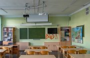 <p><img src="https://novosti-murmanskoy-oblasti.ru/uploads/posts/2025-02/1738736611_rdo4waaesmk.jpg" alt="" />В Никеле сегодня отменили уроки для начальных и средних классов в трех школах поселка. Об этом сообщили в ЕДДС Печенгского округа.<br /><br /><span style="font-size: 14pt;"><em>&mdash; Отменены занятия и переведены на дистанционное обучение 1 &mdash; 7 классы ООШ № 1, СОШ № 3 и ООШ № 20, &mdash; отметили в ведомстве.</em></span><br /><br />Причина &mdash; погодные условия.<br /><br />Ранее <a href="https://novosti-murmanskoy-oblasti.ru/48889-silnaya-metel-stala-prichinoy-zakrytiya-dorog-v-teriberku-i-zapolyarnyy-salmiyarvi.html" target="_blank">сообщалось</a>, что в Печенгском округе с ночи наблюдались ветер и снег, из-за непогоды перекрыли дорогу в Сальмиярви.<br /><br /><em>Фото: Екатерина Громова</em></p>