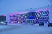 <p><img src="https://novosti-murmanskoy-oblasti.ru/uploads/posts/2025-02/1738827662_tiauow_7ydy.jpg" alt="" />В Оленегорске разобрали праздничную ель в центре города. Об этом сообщили в местной администрации.</p>
<p><br /><span style="font-size: 14pt;"><em>&mdash; В Оленегорске демонтировали главную новогоднюю елку. В скором времени разберут и другие инсталляции, &mdash; отметили в мэрии.</em></span><br /><br />В комментариях северяне отметили, что главная ель долгое время радовала жителей и гостей города.<br /><br /><span style="font-size: 14pt;"><em>&mdash; Долго радовала, красота у нас в городе! &mdash; подчеркнула Людмила Давыдова.</em></span></p>
<p><br />Напомним, в Мурманске к демонтажу главной новогодней ели приступили в прошедшие выходные, когда специалисты убрали купол-шатер и отключили иллюминацию. <br />Ранее сообщалось, что в <a href="https://novosti-murmanskoy-oblasti.ru/48679-novyy-god-naoborot-vnikele-poproschayutsya-sdedom-morozom-ielkoy-dosleduyuschey-zimy.html" target="_blank">Никеле</a> попрощались с Дедом Морозом и елкой до следующей зимы на празднике &laquo;Новый год наоборот&raquo;, а ранее в <a href="https://novosti-murmanskoy-oblasti.ru/48214-v-centre-apatitov-demontiruyut-novogodnyuyu-el-na-ee-meste-proydet-konkurs-beshenaya-pila.html" target="_blank">Апатитах</a> демонтировали новогоднюю ель для проведения конкурса &laquo;Бешеная пила&raquo;.</p>
<p><br /><em>Фото: Администрация города Оленегорска</em></p>