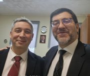 <p><img src="https://novosti-murmanskoy-oblasti.ru/uploads/posts/2025-02/1739973104_photo_2025-02-19_16-10-33.jpg" alt="" />Сегодня в Полярных Зорях прошло очередное заседание Совета депутатов. Одним из важных вопросов, который рассмотрели депутаты, стало избрание нового главы муниципального образования город Полярные Зори с подведомственной территорией.</p>
<p><br />На заседании были представлены две кандидатуры: начальник отдела социального развития Кольской АЭС Максим Ченгаев и заведующая детским садом № 5, депутат Марина Котова.<br /><br />По итогам голосования новым главой муниципалитета стал Максим Ченгаев. Об этом сообщил заместитель председателя Мурманской областной Думы Евгений Никора.<br /><br /><span style="font-size: 14pt;"><em>&mdash; В Полярных Зорях сегодня избран новый Глава. Искренне поздравляю Максима Николаевича Ченгаева с началом нового, ответственного, и очень интересного этапа в его жизни! &mdash; подчеркнул Евгений Никора в соцсетях.</em></span><br /><br />Ранее сообщалось, что экс-мэр Полярных Зорь Максим Пухов покинул свой пост и переехал в Запорожье с семьей в октябре 2024 года. В январе 2025 года он был <a href="https://novosti-murmanskoy-oblasti.ru/48299-eks-mer-polyarnyh-zor-maksim-puhov-naznachen-vrio-glavy-energodara.html" target="_blank">назначен</a> врио главы Энергодара.<br /><br /><em>Фото: Евгений Никора / t.me/evgeniy_nikora</em></p>