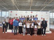 <p><img src="https://novosti-murmanskoy-oblasti.ru/uploads/posts/2025-02/1740571537_evd5aeqvvya.jpg" alt="" />Семиклассники из школы № 13 поселка Высокий заняли первое место на региональном этапе &laquo;Президентских состязаний&raquo; по зимним видам спорта. Соревнования проходили в областном центре с 22 по 24 февраля, рассказали в администрации Оленегорска.</p>
<p><br /><span style="font-size: 14pt;"><em>&mdash; Участникам предстояло пройти через шесть испытаний: теоретический конкурс, спринтерскую биатлонную гонку на 1,5 км, смешанную биатлонную эстафету 4&times;1,5 км, индивидуальные лыжные гонки, смешанную лыжную эстафету и спортивное многоборье, &mdash; отметили там.</em></span></p>
<p><br />В итоге команда из Высокого стала лучшей в общекомандном зачёте. Теперь они поедут на всероссийский этап &laquo;Президентских состязаний&raquo; в Ханты-Мансийск.</p>
<p><br />Ранее сообщалось, что команда юношей из Кольского района заняла <a href="https://novosti-murmanskoy-oblasti.ru/49023-komanda-kolskogo-rayona-sygraet-vfinale-chempionata-szfo-pobasketbolu.html" target="_blank">первое</a> место в региональном этапе чемпионата &laquo;Локобаскет-Школьная лига&raquo;.</p>

<p><em>Фото: https://vk.com/olenegorsk_adm</em></p>