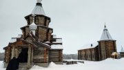<p><img src="https://novosti-murmanskoy-oblasti.ru/uploads/posts/2025-03/1741268311_94yctde947s.jpg" alt="" />Ход строительства храма и братского корпуса в Печенгском монастыре проконтролировали епископ Североморский и Умбский Тарасий. Об этом рассказали в Североморской епархии.</p>
<p><br /><span style="font-size: 14pt;"><em>&mdash; После совершения Литургии в Трифонов Печенгском монастыре, епископ ознакомился с ходом строительно-отделочных работ, проходящих на территории монастыря, &mdash; отметили там.</em></span></p>
<p><br />Так, в ходе осмотра епископа сопровождали наместник Трифонов Печенгского монастыря игумен Давид, епархиальное духовенство и представители строительной организации. Уточняется, что в ходе визита обсуждались сроки строительства и другие очень важные вопросы.</p>

<p>Ранее сообщалось, что в Умбе для строящегося храма священномученика Никодима Белгородского на пожертвования прихожан и друзей прихода <a href="https://novosti-murmanskoy-oblasti.ru/46204-v-stroyaschiysya-hram-umby-na-pozhertvovaniya-prihozhan-kupili-vodosvyatnuyu-chashu-i-kadilo.html">купили</a> церковную утварь.</p>

<p><em>Фото: https://vk.com/severeparh</em></p>