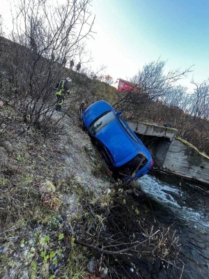 <p>В отношении бывшего главы ЗАТО Видяево Сергея Богзы возбуждено еще одно уголовное дело — он подозревается в злоупотреблении должностными полномочиями. Об этом сообщили в СУ СК России по Мурманской области.</p>
<p>Так, по версии следствия, в 2023 году из областного бюджета были выделены денежные средства в размере 4 500 000 рублей, которые предназначались для приобретения микроавтобуса и ремонтных работ для нужд спортивно-оздоровительного комплекса в ЗАТО Видяево.</p>
<p><i>— Фигурант дал указание сотрудникам комплекса, находящимся от него в служебной зависимости, за счет бюджетных средств в размере 3 150 000 рублей осуществить закупку автотранспортного средства (автобуса) у его бывшей супруги, как у единственного поставщика и без предварительной оценки стоимости транспортного средства. При этом фактическим владельцем вышеуказанного транспортного средства являлся сам подозреваемый, автобус приобретен им в 2022 году, — пояснили в ведомстве.</i></p>
<p>
<div id="yandex_rtb_R-A-12070551-1"></div>
<script>
window.yaContextCb.push(() => {
Ya.Context.AdvManager.render({
"blockId": "R-A-12070551-1",
"renderTo": "yandex_rtb_R-A-12070551-1"
})
})
</script>
</p>
<p>Деньги в качестве оплаты по договору поступили на банковский счет бывшей супруги Сергея Богзы в декабре 2023 года. При этом согласно проведенной экспертизе фактическая стоимость автомобиля не превышает 1 791 900 рублей.</p>
<p><i>— Преступление выявлено и пресечено следователями следственного управления во взаимодействии с сотрудниками УФСБ России по Мурманской области. В настоящее время в рамках уголовного дела проводятся следственные действия, направленные на сбор и закрепление доказательственной базы, — уточнили в СУ СКР по Мурманской области.</i></p>
<p>
<div id="yandex_rtb_R-A-12070551-4"></div>
<script>
window.yaContextCb.push(() => {
Ya.Context.AdvManager.render({
"blockId": "R-A-12070551-4",
"renderTo": "yandex_rtb_R-A-12070551-4"
})
})
</script>
</p>
<p>Прокуратура Мурманской области признала законным и обоснованным возбуждение дополнительного уголовного дела в отношении экс-главы Видяево.</p>
<p>Ранее сообщалось, что главу ЗАТО Видяево обвинили в <a target="_blank" rel="noopener noreferrer" href="https://novosti-murmanskoy-oblasti.ru/51322-glavu-zato-vidyaevo-obvinili-v-poluchenii-vzyatki-v-osobo-krupnom-razmere-i-zaklyuchili-pod-strazhu.html">получении взятки</a> в особо крупном размере и заключили под стражу.</p>
<p>
<div id="yandex_rtb_R-A-12070551-5"></div>
<script>
window.yaContextCb.push(() => {
Ya.Context.AdvManager.render({
"blockId": "R-A-12070551-5",
"renderTo": "yandex_rtb_R-A-12070551-5"
})
})
</script>
</p>
<p><i>Фото: СУ СК России по Мурманской области</i></p>