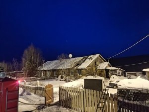 Бренд «Русское море» известен всем жителям России, кажется, без исключения. Теперь компания будет называться «Русская аквакультура».<br /><b>Инвестиции в производство</b><br /><br /> Выбор названия совсем не случаен: новая структура займется выращиванием рыбы. Собственники будут вкладывать немалые деньги в это предприятие. Сумма вложений достигнет 13 миллиардов рублей.<br />При этом будет запущен завод по выпуску корма для рыб. Причем завод будут строить «с нуля». Также построят фабрику, на которой будут выращиваться мальки лосося. Сейчас корпорация «Русское море» импортирует и корма, и мальков из Норвегии. <br />Новый отечественный производитель уже занимается выращиванием аквакультур. «Русское море» выращивает форель и семгу. Рыба разводится в Карелии и Мурманской области. Компания также является владельцем цеха первичной обработки рыбы, находящегося рядом с границей с Норвегией. <br /><br /><b>Зависимость от импорта – это плохо</b><br /><br />Разведение лосося поможет избавиться от импортной зависимости. Оказывается, в России не достаточно собственного смолта (мальков лосося), чтобы поддерживать популяцию искусственно выращиваемых лососей. <br />Посмотрим, насколько будет эффективным новый проект по развитию отрасли аквакультуры в России. Сейчас эта отрасль находится в плачевном состоянии.<br /><br />