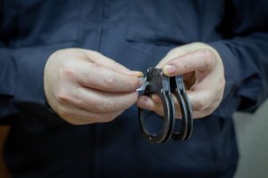 <br />Как известно, в текущий момент в Заполярье проходит социальный проект, нацеленный на оказание населению самой квалифицированной и своевременной медицинской помощи. Жители Мурманской области имеют возможность в ближайшие дни пройти обязательную диспансеризацию и различные обследования, проконсультироваться со специалистами, сдать анализы. Все это благодаря проекту «Поезд здоровья». <br /><br /><b>О событии</b><br /><br />«Поезд» начал свое движение тридцатого марта, из Оленегорска. В этот знаменательный день ветераны ВОВ, равно как и их ровесники, трудившиеся в тылу, проходили обязательную диспансеризацию и необходимые обследования у специалистов. Врачи принимали их с десяти утра до четырех часов дня. Администрация города постаралась сделать приемный день как можно более комфортным для ветеранов. Между обследованиями можно было выпить чая в актовом зале, а в обеденный перерыв посмотреть праздничный концерт.<br /><br /><b>Подробности</b><br /><br />Участники мероприятия отмечают, что все было продумано до мелочей. В дверях ветеранов встречали волонтеры, помогавшие раздеться и сориентироваться. В актовом зале транслировались фильмы на военную тематику. Оказалось, что «Поезд» помог ветеранам сэкономить время и силы на поход по врачам – ведь многим требовалось посетить специалистов в столице Заполярья. А социальная программа помогла этого избежать. В результате, участники мероприятия остались чрезвычайно довольны обслуживанием.