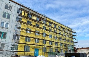 <p>В республике Башкортостан задержали подозреваемого в убийстве человека, скелетированные останки которого нашли дне Мотовского залива Мурманской области. Оказалось, что они принадлежат мужчине, который с 2016 года числился пропавшим без вести. Его костные останки обнаружил дайвер в сентябре 2024 года, сообщили в СУ СК России по Мурманской области.</p>
<p><i>— По версии следствия, в 2016 году обвиняемый, находясь на рыбалке в акватории Мотовского залива на территории ЗАТО город Заозёрск, в ходе конфликта со своим знакомым 1972 года рождения нанес последнему несколько ударов ножом, от которых потерпевший скончался. В целях сокрытия тела мужчины фигурант привязал к его ноге груз и бросил в залив, — уточнили в ведомстве.</i></p>
<p>Следственным отделом по ЗАТО Мурманской области обвинение в убийстве предъявлено жителю республики Башкортостан 1983 года рождения, который покинул Мурманскую область несколько лет назад.</p>
<p>
<div id="yandex_rtb_R-A-12070551-1"></div>
<script>
window.yaContextCb.push(() => {
Ya.Context.AdvManager.render({
"blockId": "R-A-12070551-1",
"renderTo": "yandex_rtb_R-A-12070551-1"
})
})
</script>
</p>
<p>Личности потерпевшего и предполагаемого преступника, а также обстоятельства убийства удалось установить благодаря молекулярно-генетическим судебным экспертизам, допросам свидетелей и анализу материалов о безвестно пропавших лицах.</p>
<p>Отмечается, что фигурант установлен и задержан на территории республики Башкортостан. По ходатайству следствия межрайонным судом республики его заключили под стражу.</p>
<p>
<div id="yandex_rtb_R-A-12070551-4"></div>
<script>
window.yaContextCb.push(() => {
Ya.Context.AdvManager.render({
"blockId": "R-A-12070551-4",
"renderTo": "yandex_rtb_R-A-12070551-4"
})
})
</script>
</p>
<p><i>Фото: https://t.me/su_skr51</i></p>