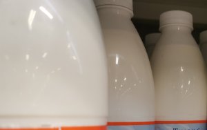 <p>В Мурманской области продолжается учебно-тренировочный сбор по применению техники повышенной проходимости. В центре Хибин спасателей поприветствовал советник Главы МЧС России Даниил Мартынов.<br /><span style="font-size: 14pt;"><em>&mdash; От каждого из вас зависит дальнейшее развитие снегоходного направления в министерстве. Мы обязаны с вами своими руками, своими силами и потом создать мощную инструкторскую снегоходную школу МЧС России, &mdash; отметил Даниил Мартынов.</em></span><br />Советник Главы МЧС ознакомился с работой дежурной смены на контрольно-спасательном посту Куэльпорр. Эта точка находится в горах. Пост играет ключевую роль в обеспечении безопасности туристов. Спасатели провели теоретические и практические занятия по оказанию первой медицинской помощи.</p>
<p><em>Фото: ГУ МЧС России по МО</em></p>