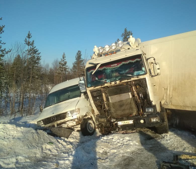 Массовое ДТП заблокировало трассу неподалеку от Мурманска