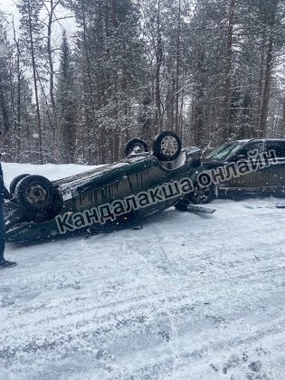 Легла на крышу легковушка под Кандалакшей