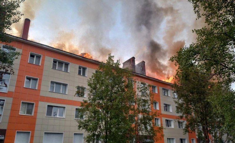 Полыхала крыша дома в Ковдоре