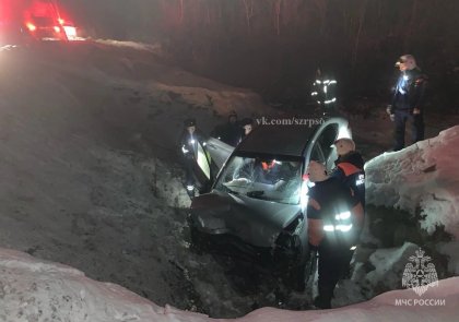 Извлекли водителя из разбившейся иномарки в Заполярье