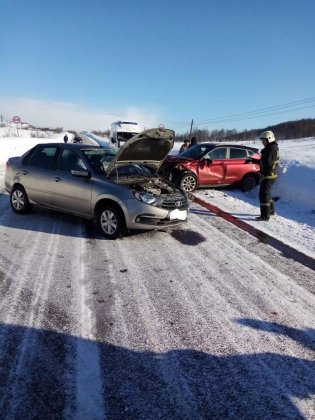 Трое пострадали в лобовой аварии на трассе «Мишуково - Снежногорск»