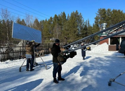 Камазы снега завезли для сьемок "Полярного - 3" под Апатитами