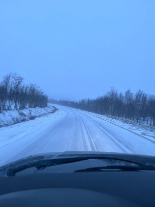 Дорога закрыта: из-за пурги не проехать в Териберку