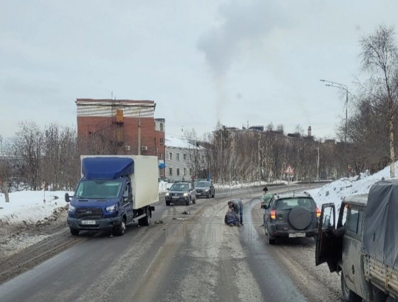 Попала под грузовик пожилая женщина в Коле