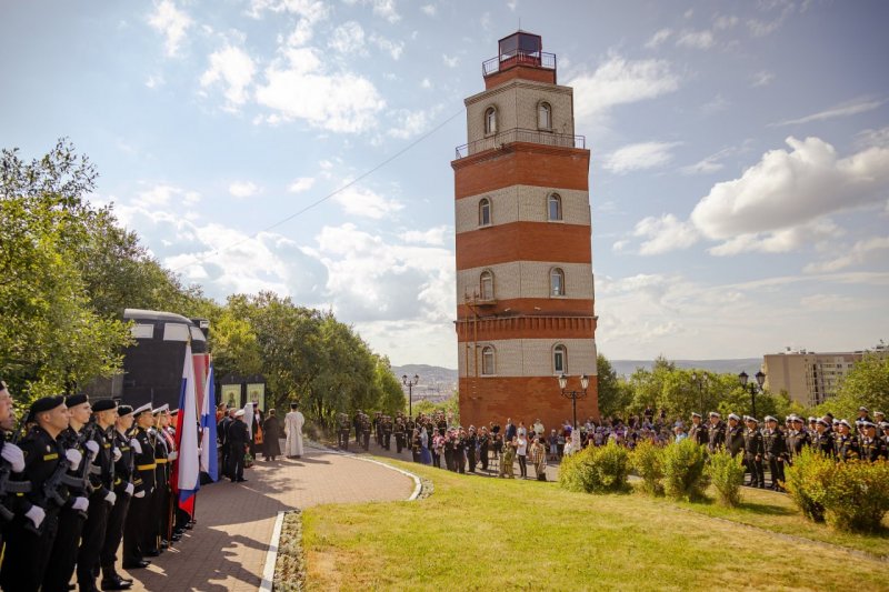 Память экипажа ракетного крейсера «Курск» почтили северяне