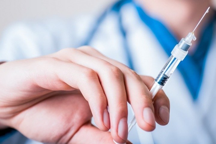 60% работников должны быть вакцинированы от COVID-19 в Мурманской области