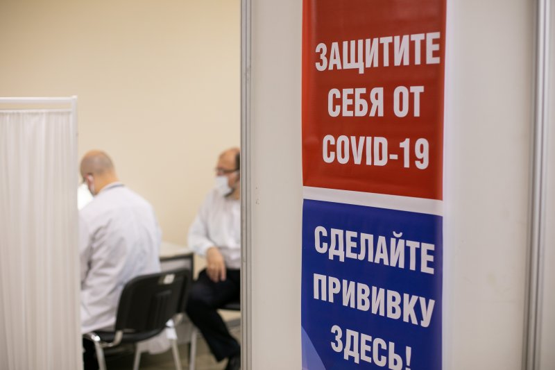 На огромные очереди в "Ледовом" на вакцинацию жалуются мурманчане