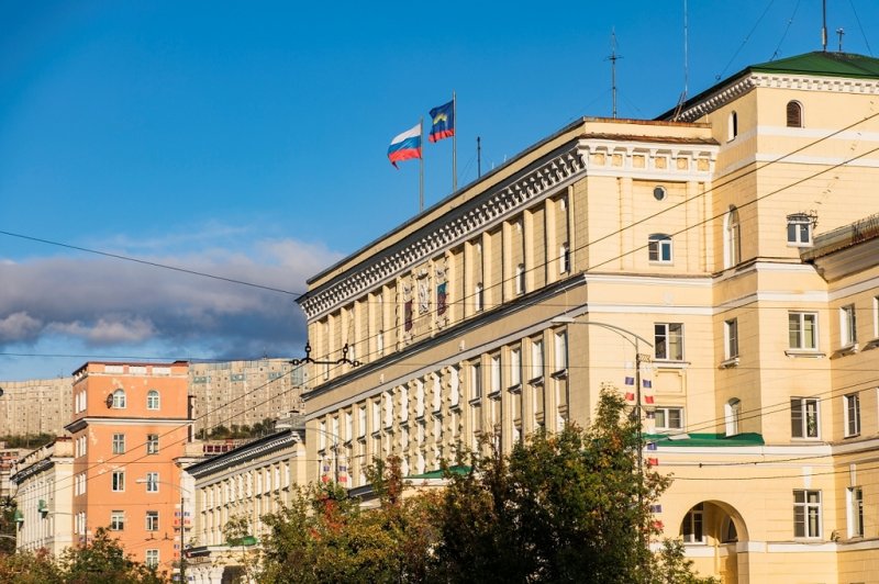 На месяц перекрывают дорогу у правительства Мурманской области