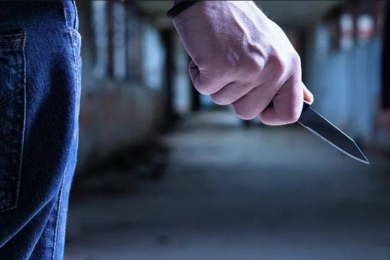 Мурманчанин размахивал ножом в Ленинском районе