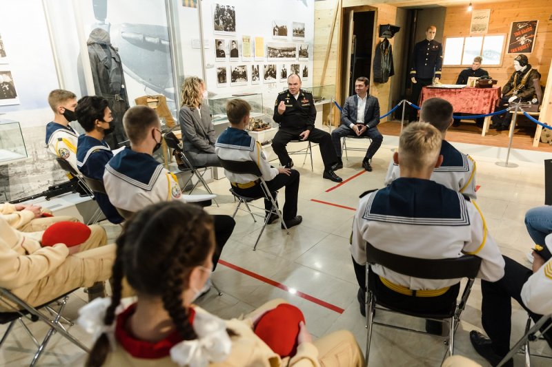 Андрей Чибис встретился с участниками молодёжных патриотических объединений Заполярья