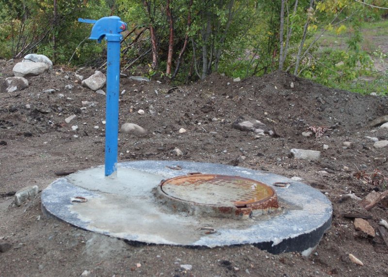 Участки многодетных семей подключили к воде на Комсомольской горке в Коле
