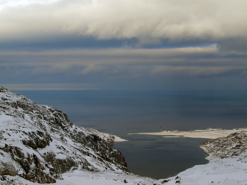 Прекращены поиски пропавших в бухте Долгая Щель