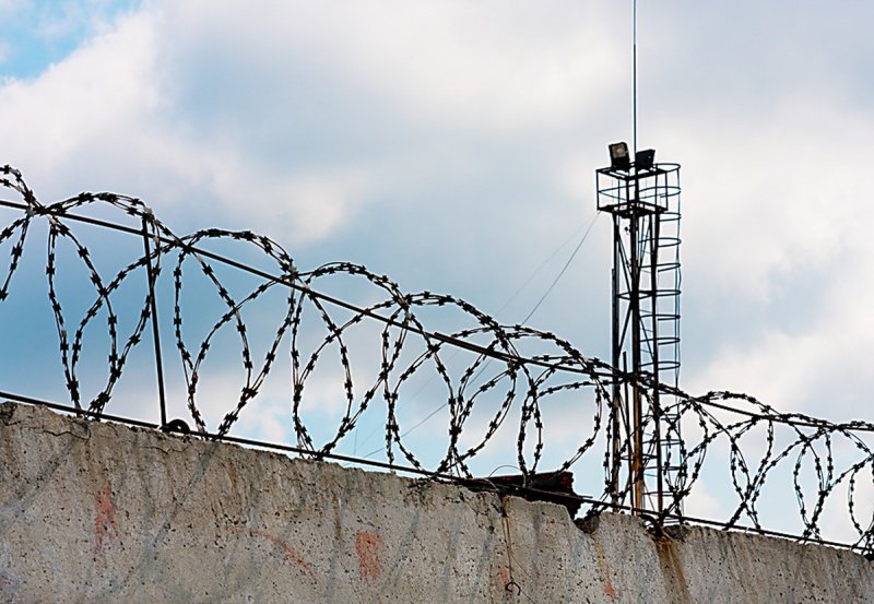 Дал взятку осужденный сотруднику колонии в Мурманске