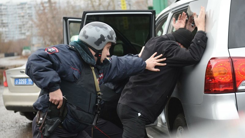 Крупную партию наркотиков хранил в автомобиле житель Мурманска